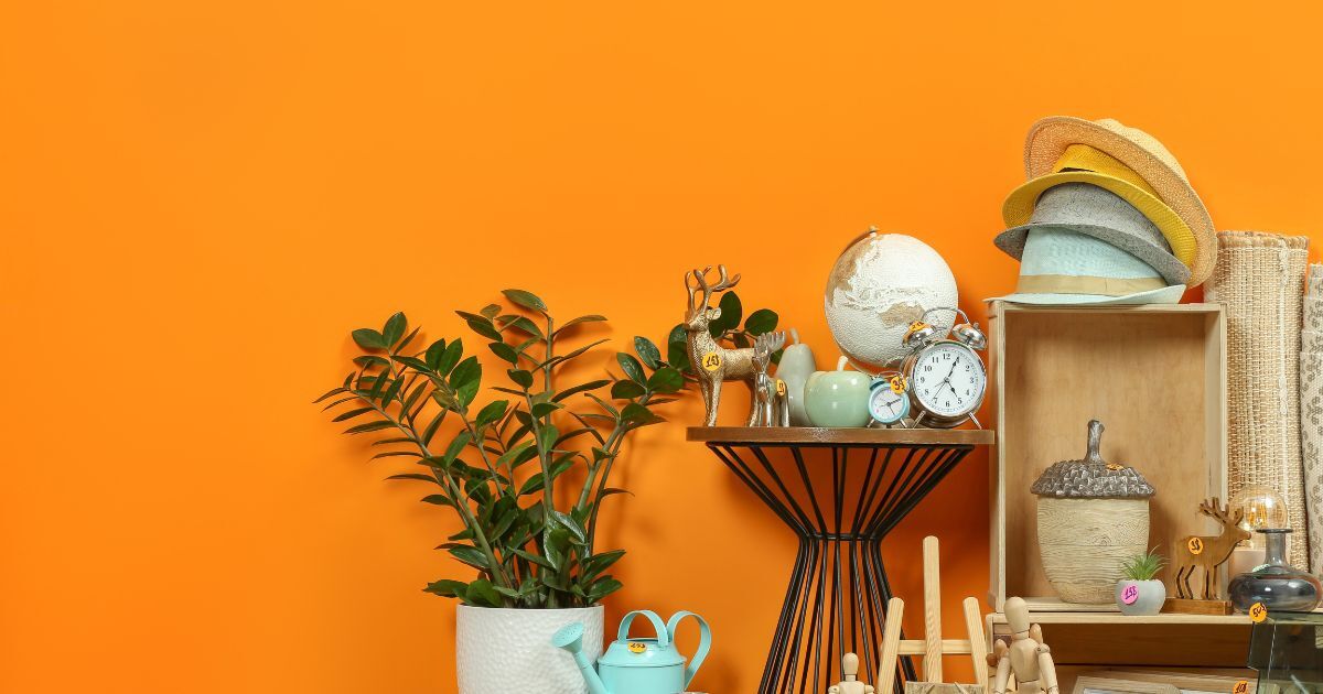 Marketplace — This group is a convenient destination for residents to discover, buy and sell items in your building. Post items or inquire about items in the discussions.